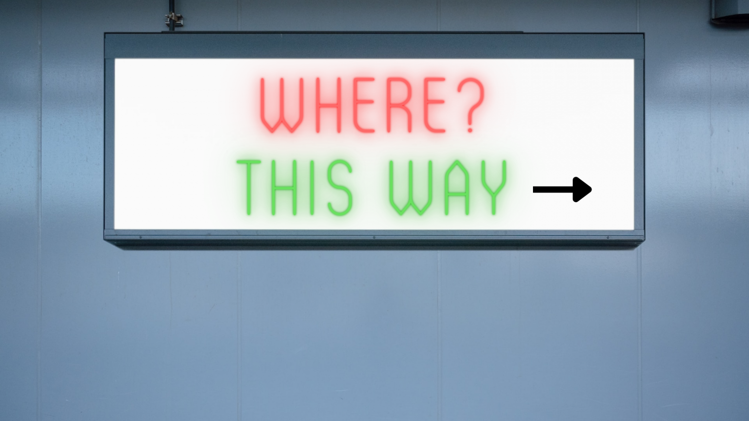 Auf einem Schild steht: Where? This way.